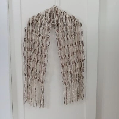 Bufanda/chal largo tejido boho a rayas con fibra topo 1º" x 73" con flecos Foto 1 de 4