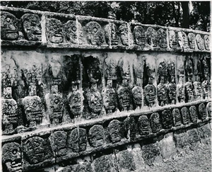 CHICHEN ITZA ca. 1960 - Tzompantli Mexiko - NV 2828 - Bild 1 von 2