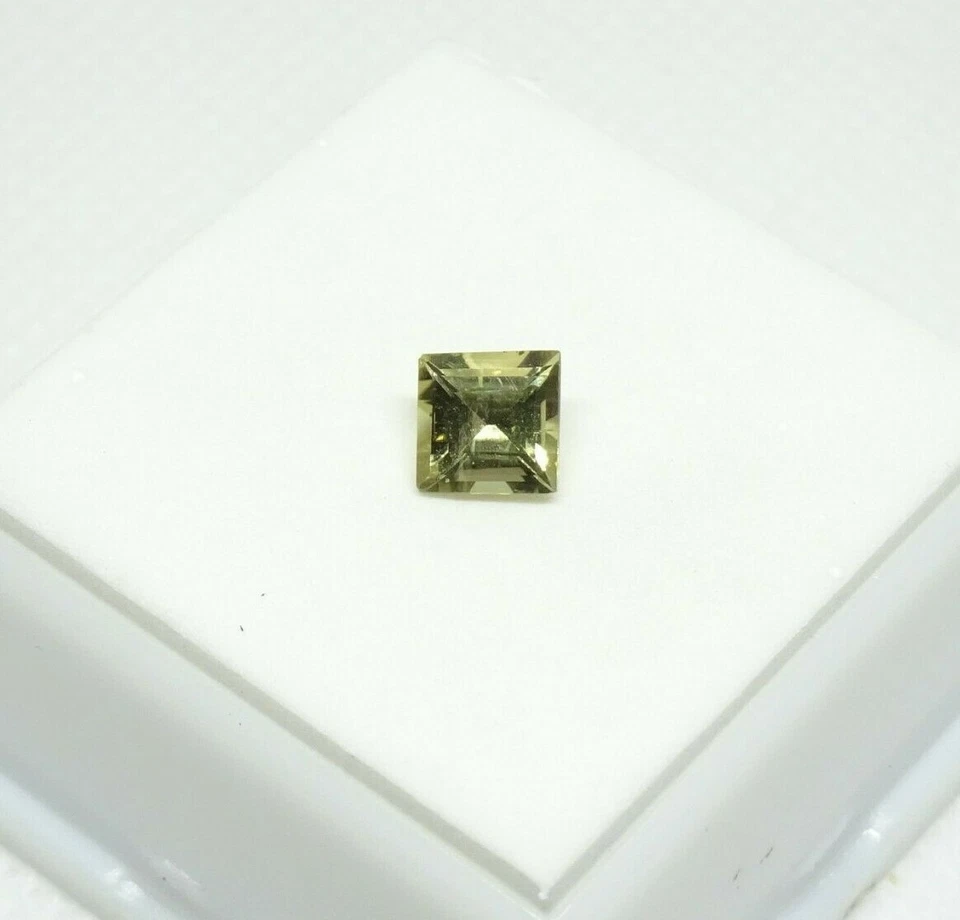 Piedra preciosa suelta Kornerupine amarillo 0,90 ct - 5,6 mm cuadrado - amarillo Kornerupine Foto 1 de 4