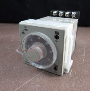 OMRON TEMPORIZADOR 8 PINES 100-240VAC CON BASE / H3CR - Imagen 1 de 2
