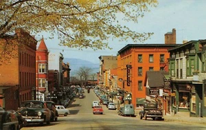 Main St. Business Section Vtg Cars Street Scene Rutland,VT Vtg 1950's Postcard - Imagen 1 de 2
