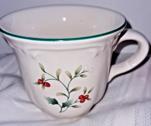 Pfaltzgraff Winterberry Tea Coffee Cup Mug Christmas - Picture 1 of 4