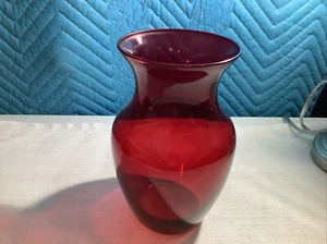 Jarrón de flores vintage grande retro rojo rubí de 8"" ~ vidrio de Indiana - Imagen 1 de 5