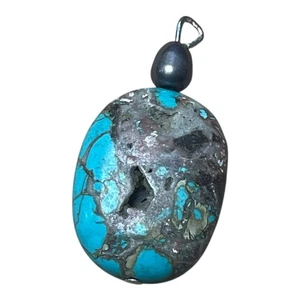 Türkis Magnesit & schwarze Perle Anhänger - roher Matrix Stein Handarbeit Charm - Bild 1 von 6