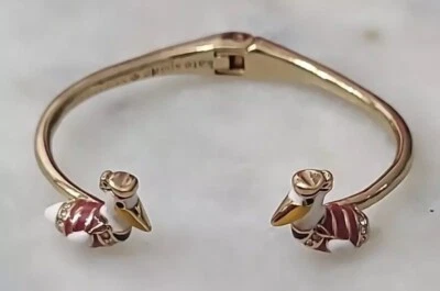 Brazalete Brazalete Kate Spade Nueva York Tono Dorado Taking Flight Pelícano Bisagra Abierta Foto 1 de 4