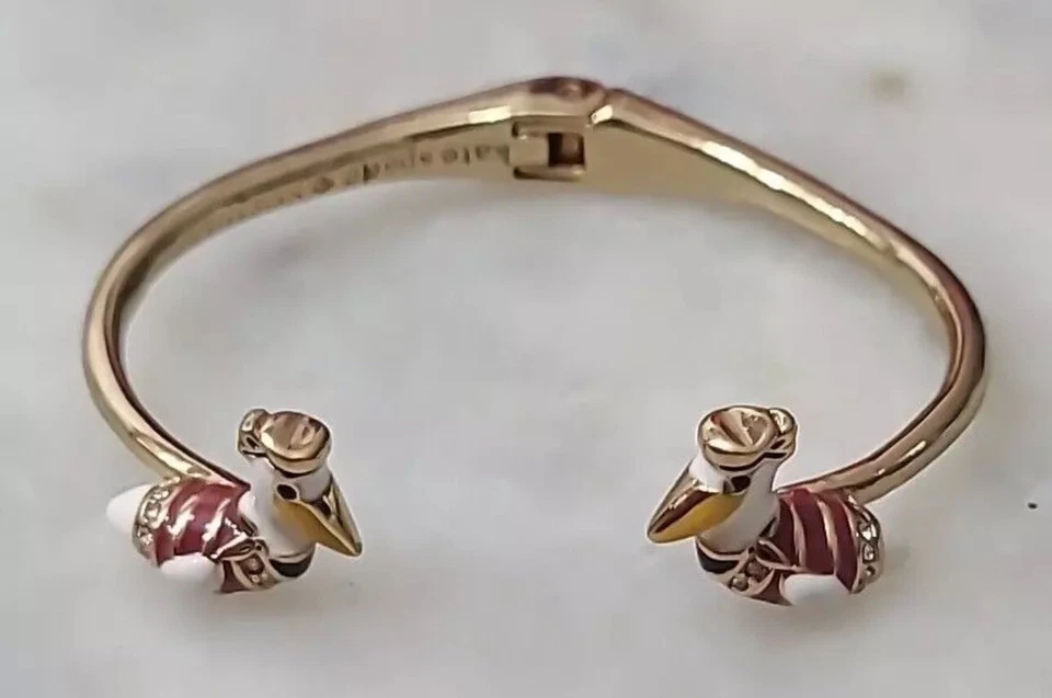 Brazalete Brazalete Kate Spade Nueva York Tono Dorado Taking Flight Pelícano Bisagra Abierta Foto 1 de 4
