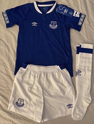 Conjunto de uniforme de fútbol unisex Umbro Everton para niños camiseta/pantalones cortos/calcetines niños talla 6-7 años Foto 1 de 4