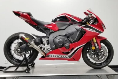 Escape de carbono sin cordones Graves Honda CBR1000rr 2017-2025 Foto 1 de 4