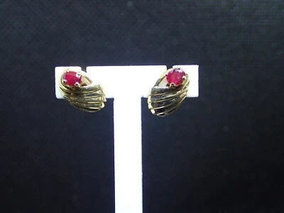 Boucle d'oreille Or jaune 750/ème de 1.60g, rubis / Bijoux d'occasion - Photo 1/3