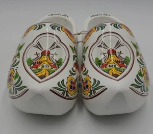 VINTAGE Paar DEKO Holz CLOGS weiß WINDMÜHLE buntes FLORALES Design - Bild 1 von 8