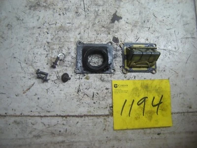 SUZUKI RM125 RM 125 COLECTOR DE ADMISIÓN Y VÁLVULA DE LENGÜETA 1981 1982 1983 Foto 1 de 2