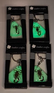¡PACK DE 4! Llavero brillante insecto luminoso SCORPION brilla en la oscuridad forma surtida - Imagen 1 de 20