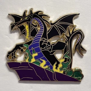 Disney Pin Malefiz Drache auf Felsen atmendes Feuer Flammen Dornröschen 2008 - Bild 1 von 1