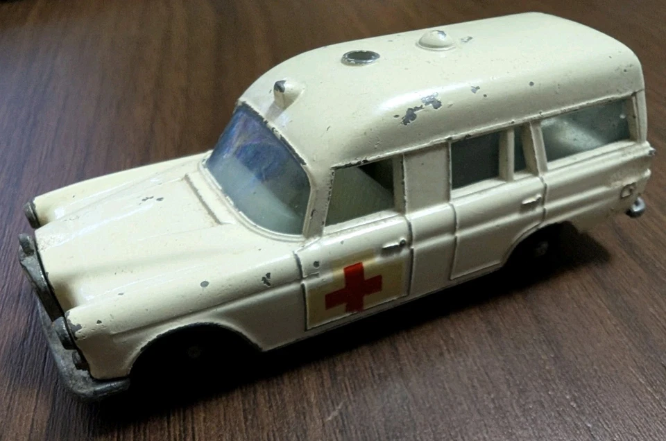 "Coche de 2,75"" vintage 1966 Matchbox Lesney #3 Mercedes Benz Binz ambulancia Inglaterra" Foto 1 de 4