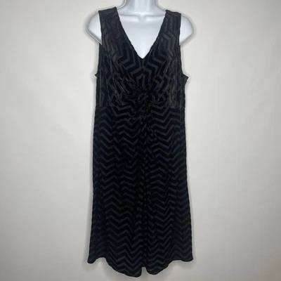 Vestido de Cóctel Lane Bryant Talla 14/16 Negro Terciopelo Chevron Rayas Torcido Frontal Foto 1 de 4