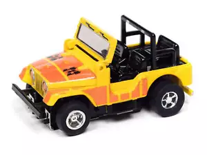 Jeep CJ-7 1979 Auto World Xtraction SC407-2A amarillo con gráficos naranja 4x4 HO Sc - Imagen 1 de 4