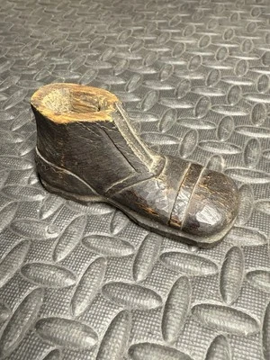 De colección. Zapato/bota Whittler de madera tallada arte popular americano de la década de 1900 ~ ¿Soporte de fósforo?? Foto 1 de 4
