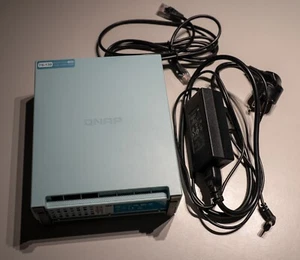 Qnap TS-130 1 Go RAM 1,4 GHz processeur quad-core boîtier NAS de bureau - Photo 1/1