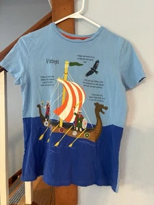 Mini Boden short sleeve t shirt Vikings educational 13/14 boat - Picture 1 of 4