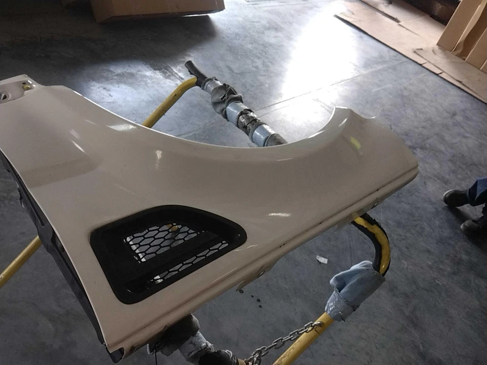 Land Rover Range Rover Sport 2008 guardabarros izquierdo blanco fabricante de equipos originales 304993 126 k millas Foto 1 de 4