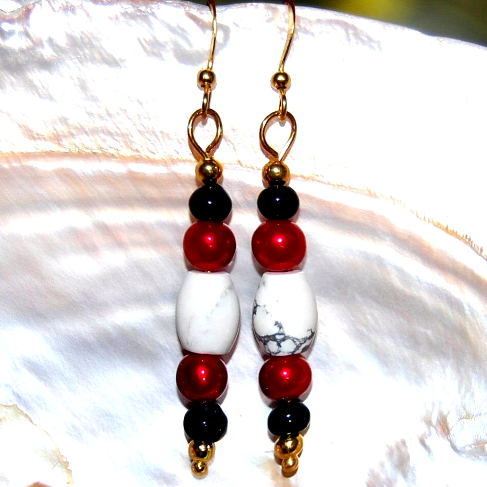 Preciosos PENDIENTES PERFORADOS Howlite Placa Oro Rojo y Negro D11 ¡ENVÍO RÁPIDO A EE. UU.! Foto 1 de 1