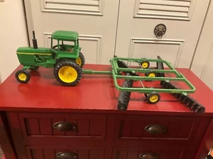 Trattore Ertl John Deere Con Cabina E 220 Power Flex Disk 1/16 Ottime Condizioni - Foto 1 di 15