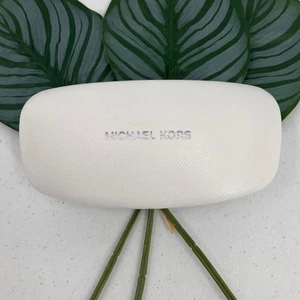Michael Kors Gray White Silver Hard Clam Shell Cleaning Cloth Sunglasses Case - Picture 1 of 8