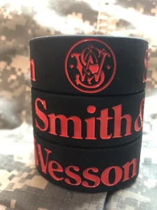 2x Smith & Wesson Werbe Silikon Armband 1" breit Veteranen betrieben - Bild 1 von 1