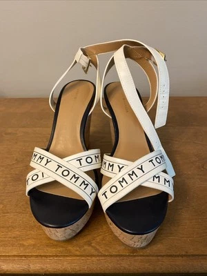 Tommy Hilfiger 女式楔形绑带凉鞋拼色 4.5 英寸 TWKRESHA-C 尺码 10M — 第 1/3 张图片