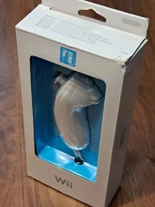 Wii/Wii U Official Nunchuck White - Free 1st Class Postage - Picture 1 of 3