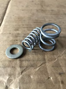 HURST 4 Spd Reverse Detent and Handle Compression Springs #3723 & 3724 - Picture 1 of 2