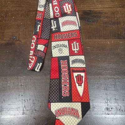 Corbata Indiana Hoosiers College NCAA Collegial Estampado en Bloque Mezcla de Seda Foto 1 de 2