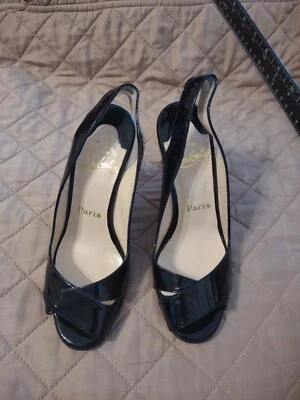 Cuñas Christinan Louboutin talla 36 1/2 negras.  Foto 1 de 4