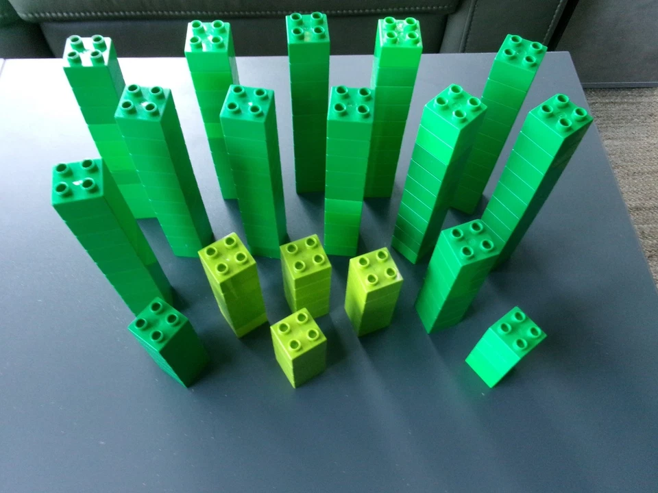 136 Lego Duplo Steine in Grün - Bild 1 von 1