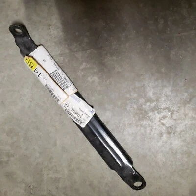 NEW GM 12335886 RH BUMPER BRACKET For 03-06 GMC Sierra 1500/2500HD  - Image 1 of 4