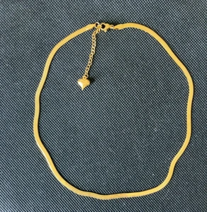 Necklace: Gold Tone Herringbone Chain with Heart Dangle on Extender - Foto 1 di 3