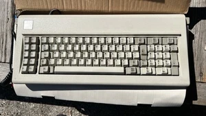 Vintage IBM Mechanical Keyboard 101 Keys. Excellent Condition with original box. - Picture 1 of 3