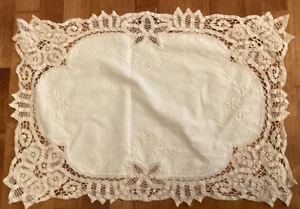 Set of eight vintage placemats with tape lace design edge embroidery vintage - Imagen 1 de 6