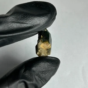 NATURAL CHLORINE GREEN QUARTZ POINT FROM COLOMBIA 6.5 CARATS / 1.3 GRAMS - Picture 1 of 10