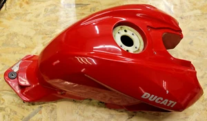 Ducati Streetfighter 848 1098 1198 11 2012 2013 2014 2015 fuel gas tank petrol - Picture 1 of 11