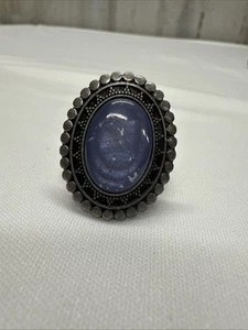 Anillo de filigrana vintage tono plata piedra púrpura ovalada grande - Imagen 1 de 11