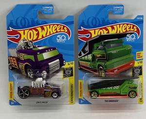 Hot Wheels Experimotors Crate Racer 6/10 y Embosser 1/10 Lote de 2 en Tarjeta - Imagen 1 de 11
