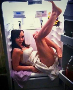 CHRISTINA RICCI - REFRIGERATOR PHOTO MAGNET 3"-5" - Bild 1 von 1