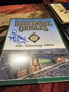 Orioles Brooks Robinson Autographed 40th Anniversary Yearbook - Picture 1 of 2