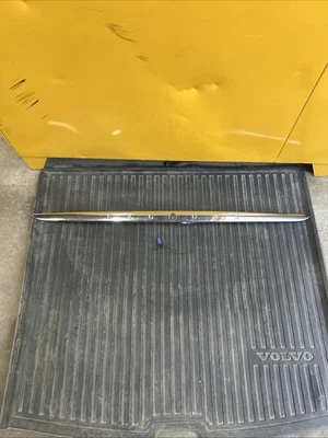 2W9313550DD | 2004 - 2007 Jaguar XJ8 XJ8L XJR Tapa maletero trasero cromo moldura OEM Foto 1 de 4