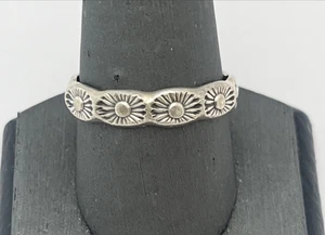 ANELLO A FASCIA IN ARGENTO 925 CON RAGGIERA - 11 - Foto 1 di 6