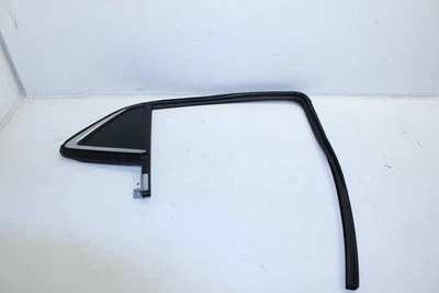 2013-2022 Buick Encore porta traseira direita ventilação janela vidro tira meteorológica 94533828 - Imagem 1 de 4