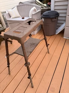 Mesa de hierro fundido ajustable para proyector de películas Ampro vintage. Mesa rara - Imagen 1 de 16