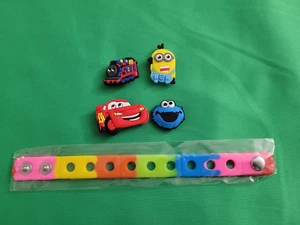 Kids Silicone Charm Bracelet w/4 Charms Cute Cartoon Fun Gift Clogs Accessory A - Imagen 1 de 2