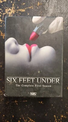 Six Feet Under - The Complete First Season (VHS, 2003, 5-Tape Set, Five... - Imagem 1 de 4